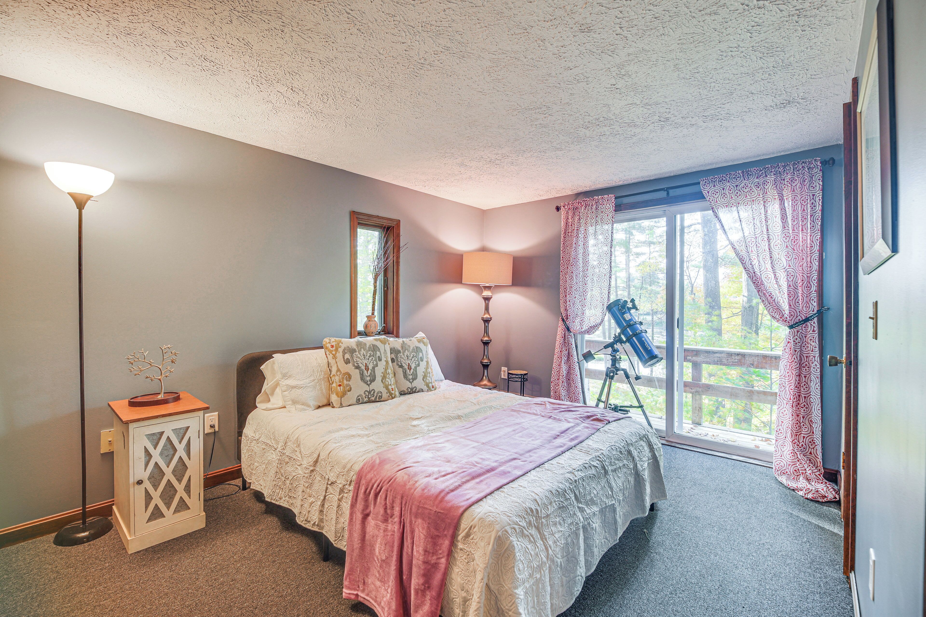 3 bedrooms, iron/ironing board, internet, bed sheets