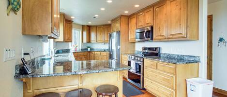 Fridge, microwave, stovetop, dishwasher