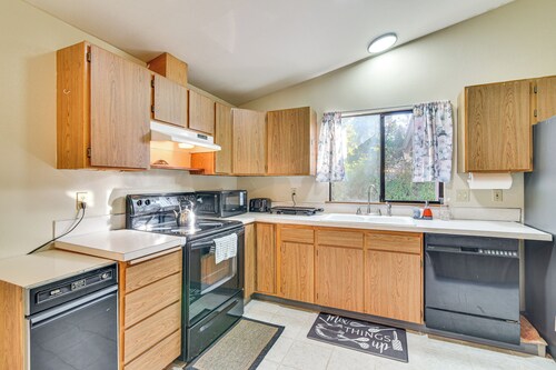 Work Remote: Quiet Home 10 Mi to Dtwn Portland