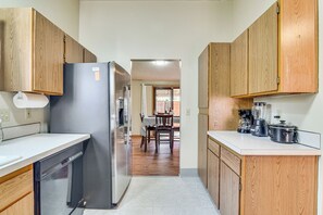 Refrigerador, microondas, parrilla de estufa y lavavajillas 