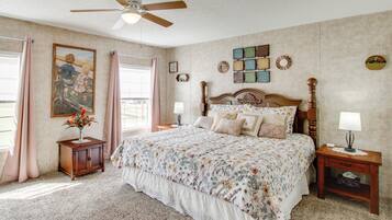 3 bedrooms, iron/ironing board, travel crib, internet