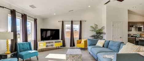 Una televisión, un futbolín, una mesa de tenis de mesa