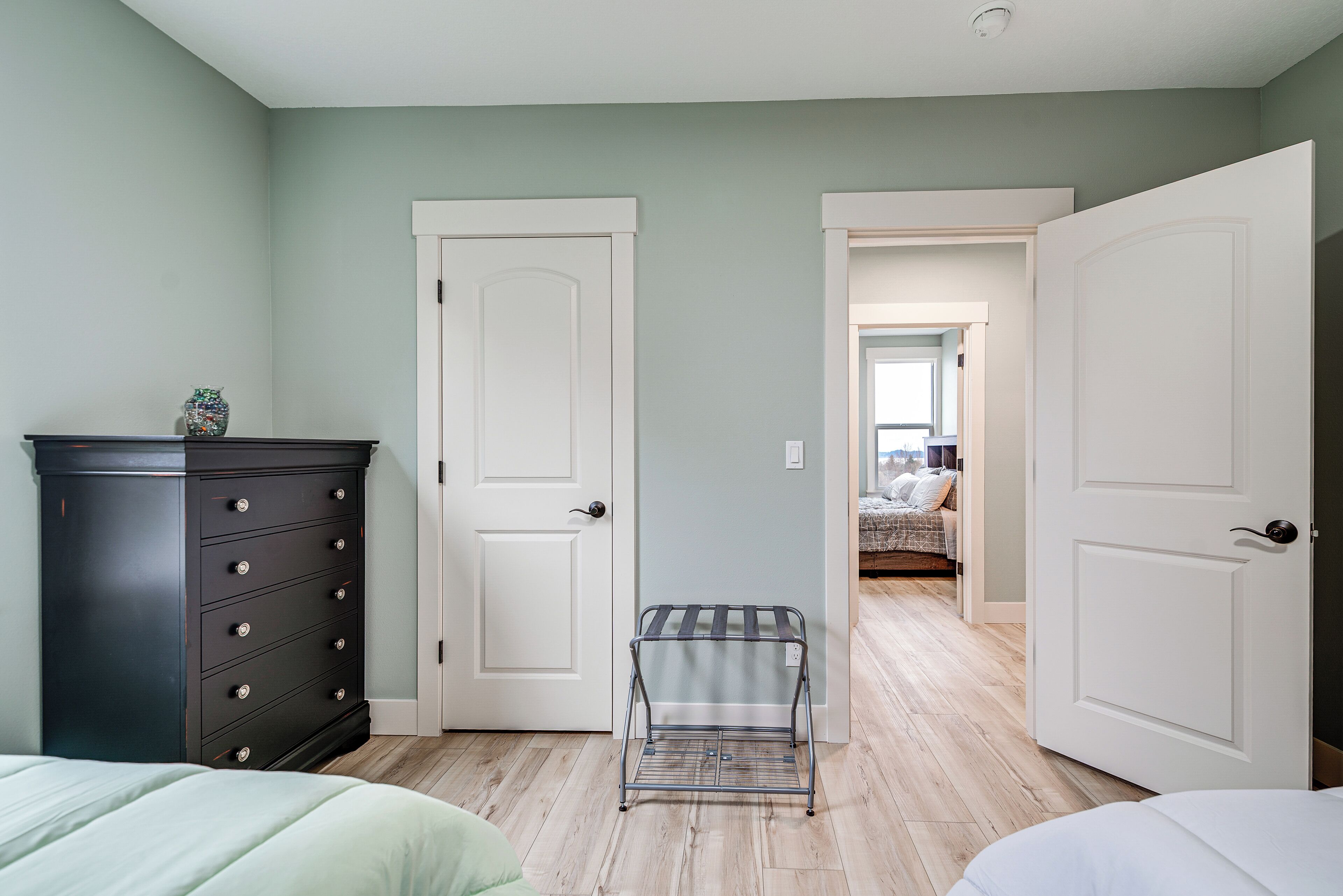 3 camere, una scrivania, accesso a Internet, lenzuola