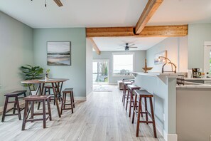 Dining - Astoria Home Base w/ River Views, 3 Mi to Dtwn! (Astoria)