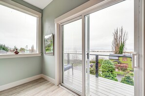 Interior - Astoria Home Base w/ River Views, 3 Mi to Dtwn! (Astoria)