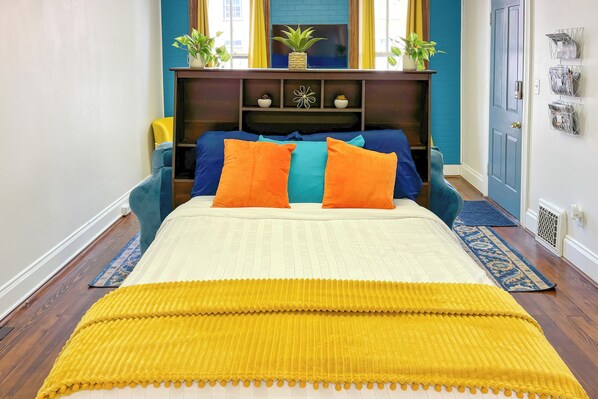 1 bedroom, desk, internet, bed sheets - Walkable Rental in Dtwn Gettysburg: Pet-Friendly! (Gettysburg)