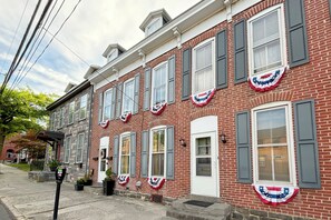 Exterior - Walkable Rental in Dtwn Gettysburg: Pet-Friendly! (Gettysburg)