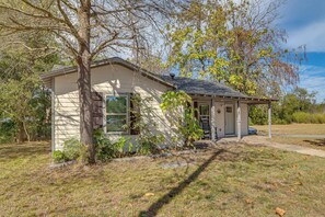 Exterior - Walk to East Texas A&M! Home w/ Pet-Friendly Yard (Commerce)