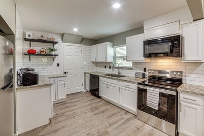 Walk to East Texas A&M! Home w/ Pet-Friendly Yard