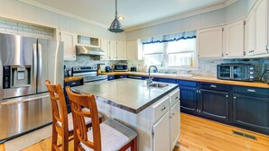 Coffee/tea maker, fridge, microwave, stovetop - Spacious New Bern Home w/ Yard: 2 Mi to Riverfront (New Bern)