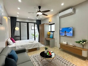 Standard Double Room | Soundproofing, iron/ironing board, free WiFi - Diamond Apartment Kham Thien (Hanoi)
