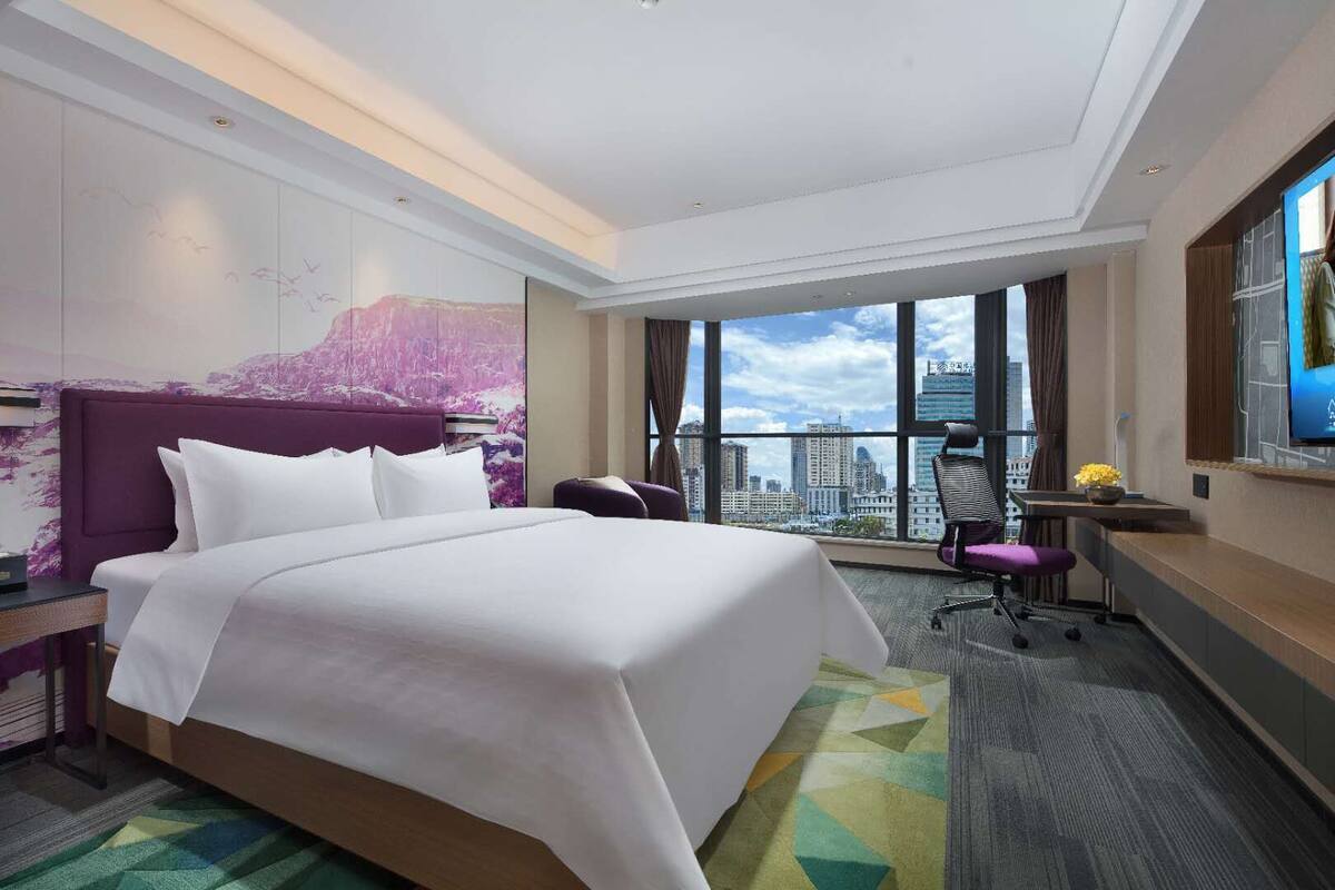 Comfort Single Room | Laptop workspace, soundproofing, iron/ironing board, free WiFi