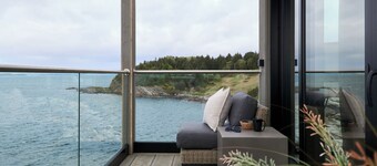 Hideaway Herdla 1 – unique and luxurious cabin 15 m above the sea near Bergen