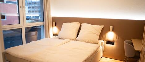 1 habitación, tabla de planchar con plancha, wifi y ropa de cama