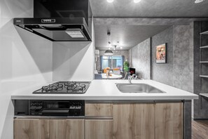 Fridge, microwave, stovetop, rice cooker - HANA 102 (Sapporo)