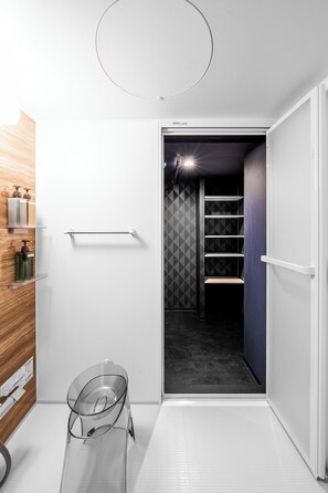 Combined shower/bathtub, free toiletries, hair dryer, slippers - HANA 102 (Sapporo)