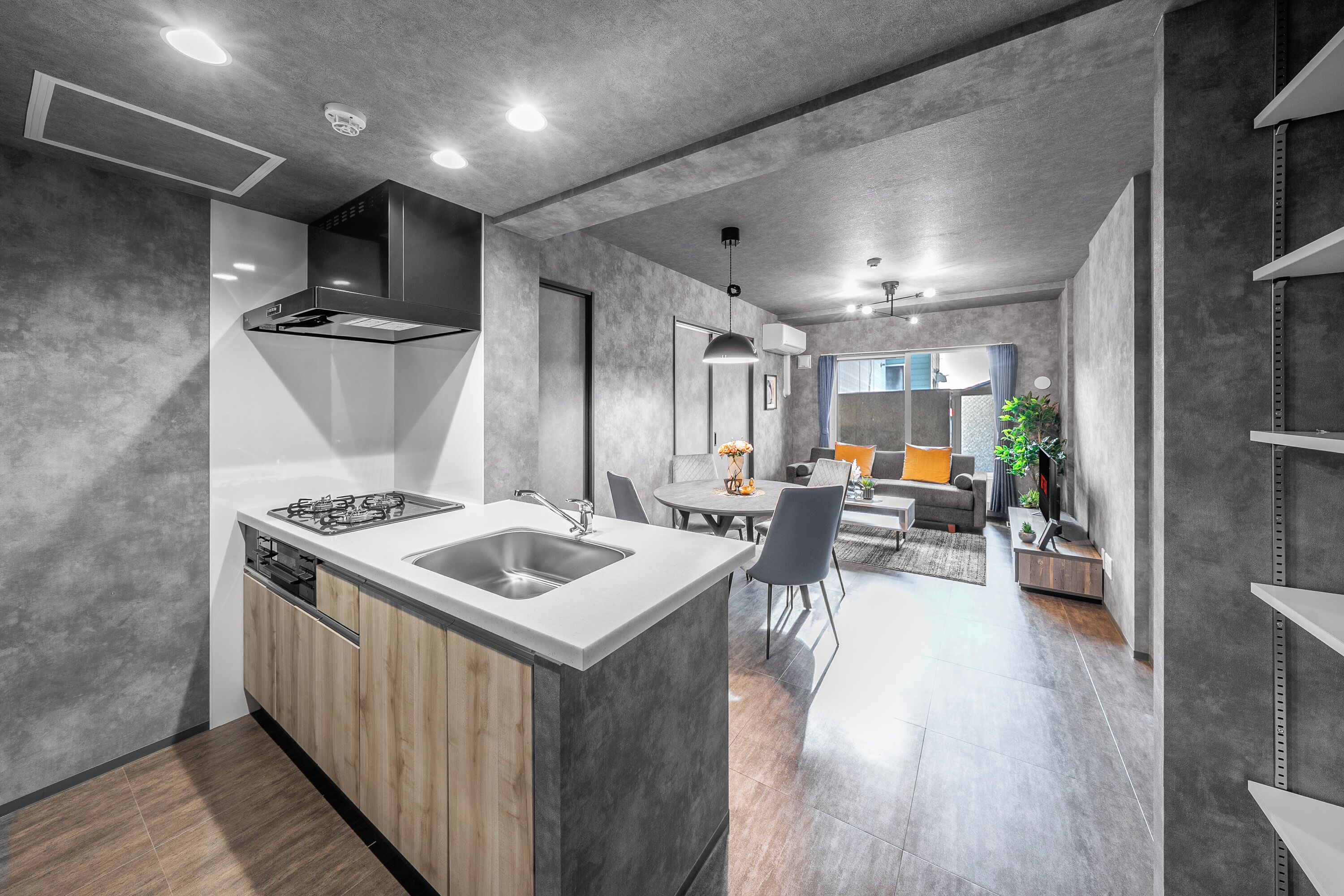 Frigorífico, microondas, placa de cocina y arrocera