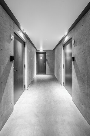 Interior entrance - HANA 102 (Sapporo)