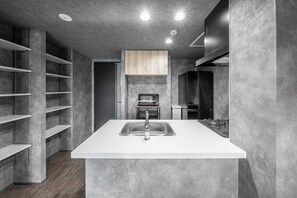 Fridge, microwave, stovetop, rice cooker - HANA 102 (Sapporo)