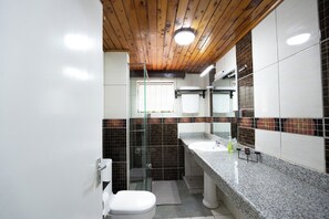 Single Room, Patio, Garden View | Bathroom - United House (Nairobi)