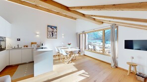 Living room - Charming holiday home in an excellent, quiet location in sun-drenched Pontresina (Pontresina)