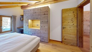 Room - Charming holiday home in an excellent, quiet location in sun-drenched Pontresina (Pontresina)