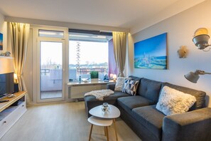 TV, DVD player, ping pong, stereo