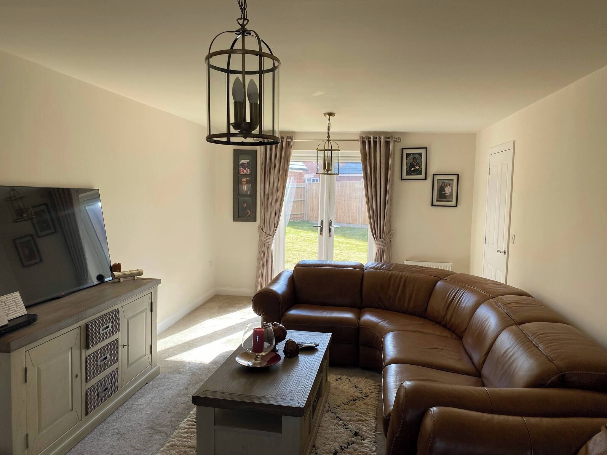 House, 3 Bedrooms, Garden View | Living room | Flat-screen TV, books