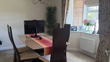 House, 3 Bedrooms, Garden View | Dining room
