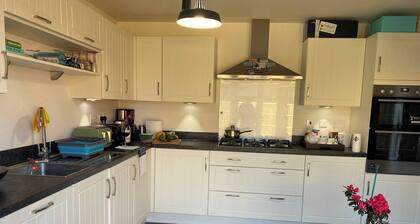 Comfortable 5 - Guest Abode - In Quiet Village