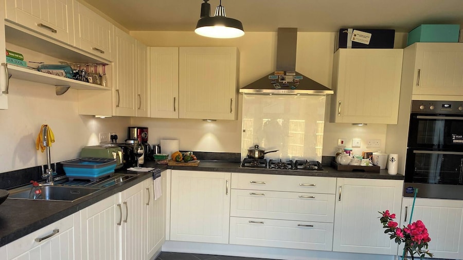 Comfortable 5 - Guest Abode - In Quiet Village