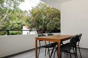Outdoor dining - w* | Delightful 2BR with Terrace in Roma Norte (Ciudad de México)