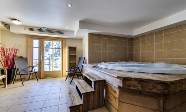 Interior - Sources of Mary 369 (Bourg-Saint-Maurice)