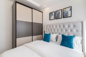 クラシック アパートメント バルコニー シティビュー | デスク、ノートパソコン用作業スペース、アイロン / アイロン台、WiFi (無料)