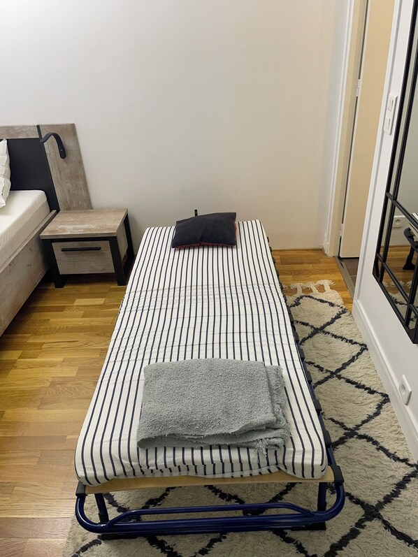 1 chambre, fer et planche à repasser, Wi-Fi, draps fournis