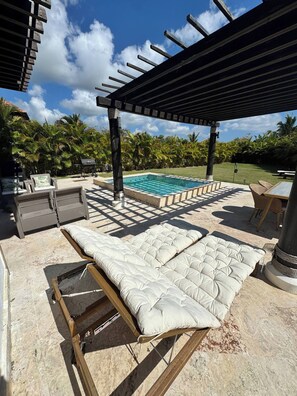 Pool - Luxurious Punta Cana Villa With Private Pool & Beach Access (Punta Cana)