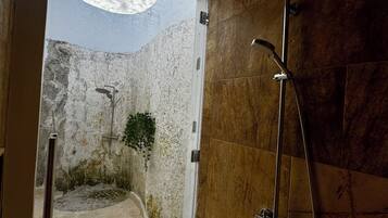 Villa, 4 Schlafzimmer, barrierefrei, Raucher | Badezimmer