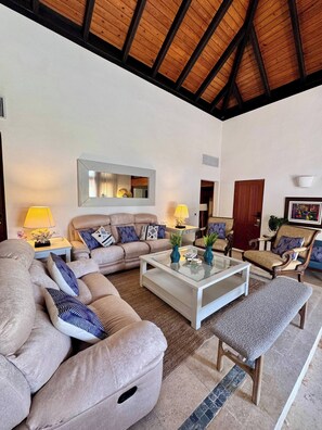 Villa, 4 Schlafzimmer, barrierefrei, Raucher | Wohnzimmer