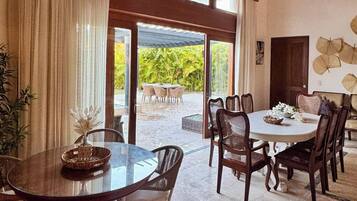 Villa, 4 Schlafzimmer, barrierefrei, Raucher | Esszimmer