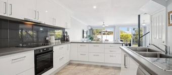 Park Beach Surfside Escape – Steps to the Sand with 4BR & 2 Bathrooms