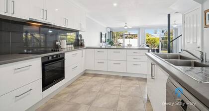 Park Beach Surfside Escape – Steps to the Sand with 4BR & 2 Bathrooms