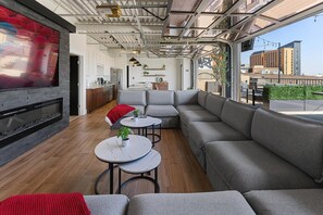 Fernseher, Kamin, Stereoanlage, Arbeitsbereiche