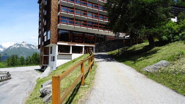 Unclassified image, 1 of 3, button - Charming 2-room Apartment for 4 People in Arc 1600, Close to the Slopes and Shops (Bourg-Saint-Maurice)