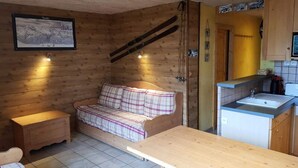 Unclassified image, 3 of 3, button - Charming 2-room Apartment for 4 People in Arc 1600, Close to the Slopes and Shops (Bourg-Saint-Maurice)