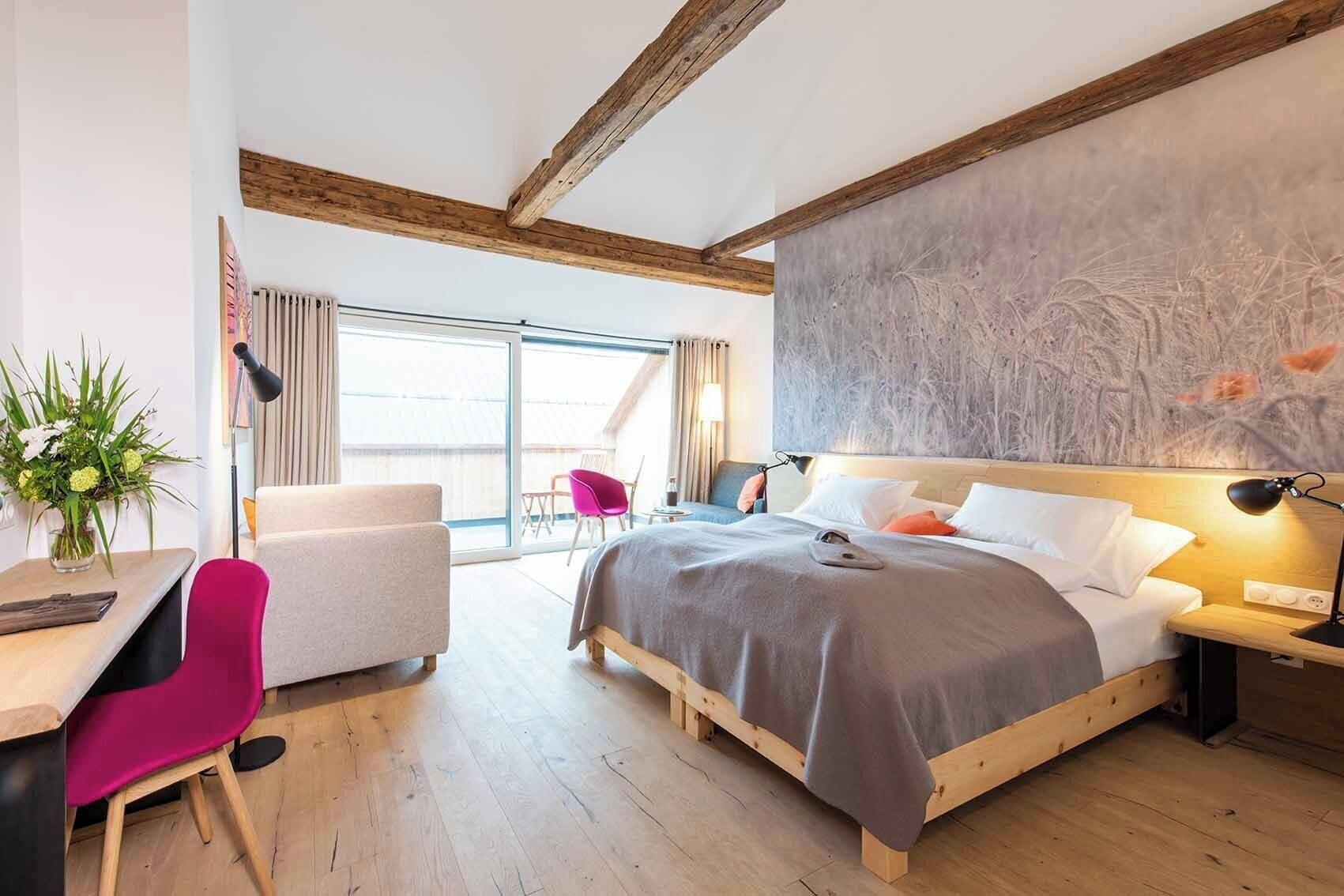 In-room safe, blackout drapes, free WiFi