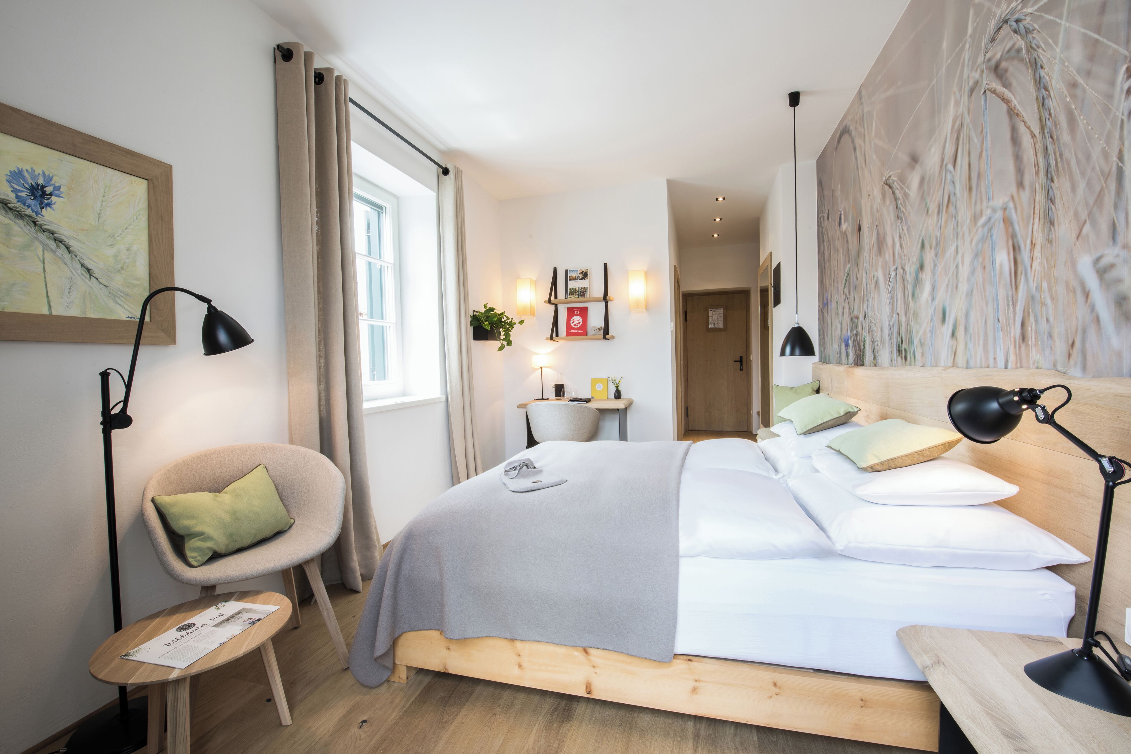 Habitación individual, balcón, vista a la colina | Caja de seguridad en la habitación, cortinas blackout y wifi gratis 