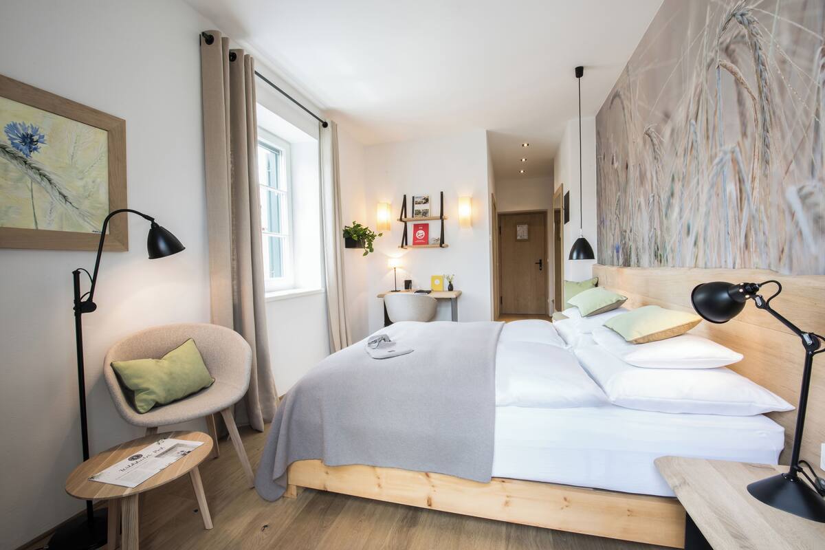 Habitació individual, balcó, vistes al turó | Caixa forta a l'habitació, cortines opaques i wifi gratuïta