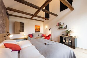 Junior Suite, Courtyard View | In-room safe, blackout curtains, free WiFi - Hotel-Stiegl Gut Wildshut (Sankt Pantaleon)
