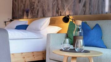 Deluxe-Doppelzimmer, Balkon | Zimmersafe, Verdunkelungsvorhänge, kostenloses WLAN