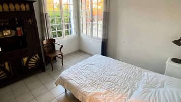 Trang bị nội thất với thiết kế riêng biệt, bàn ủi/dụng cụ ủi quần áo